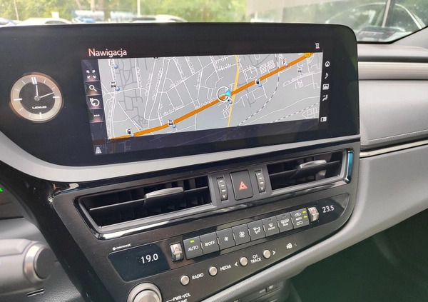 Lexus ES cena 199900 przebieg: 51114, rok produkcji 2021 z Izbica Kujawska małe 562